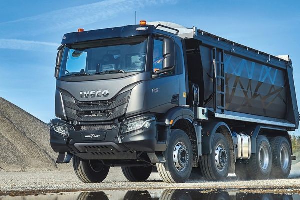 IVECO complète sa gamme de poids-lourds avec le camion IVECO T-WAY
